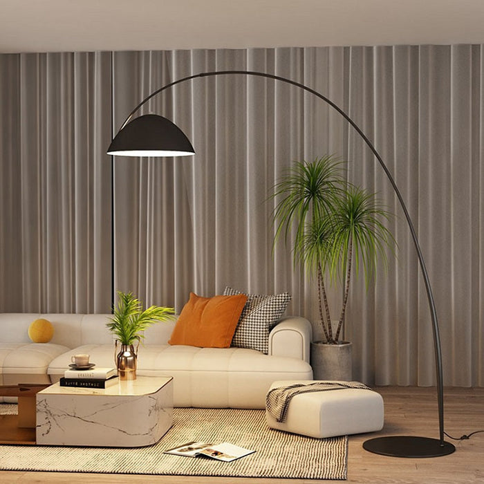 Pious black floor lamp - ksa.mafeemushkil